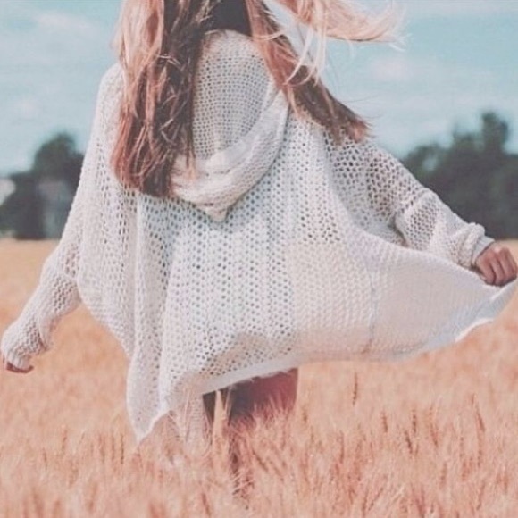 ❌❌SOLD❌❌ Brandy Melville Summer Moselle Cardigan - Picture 2 of 8